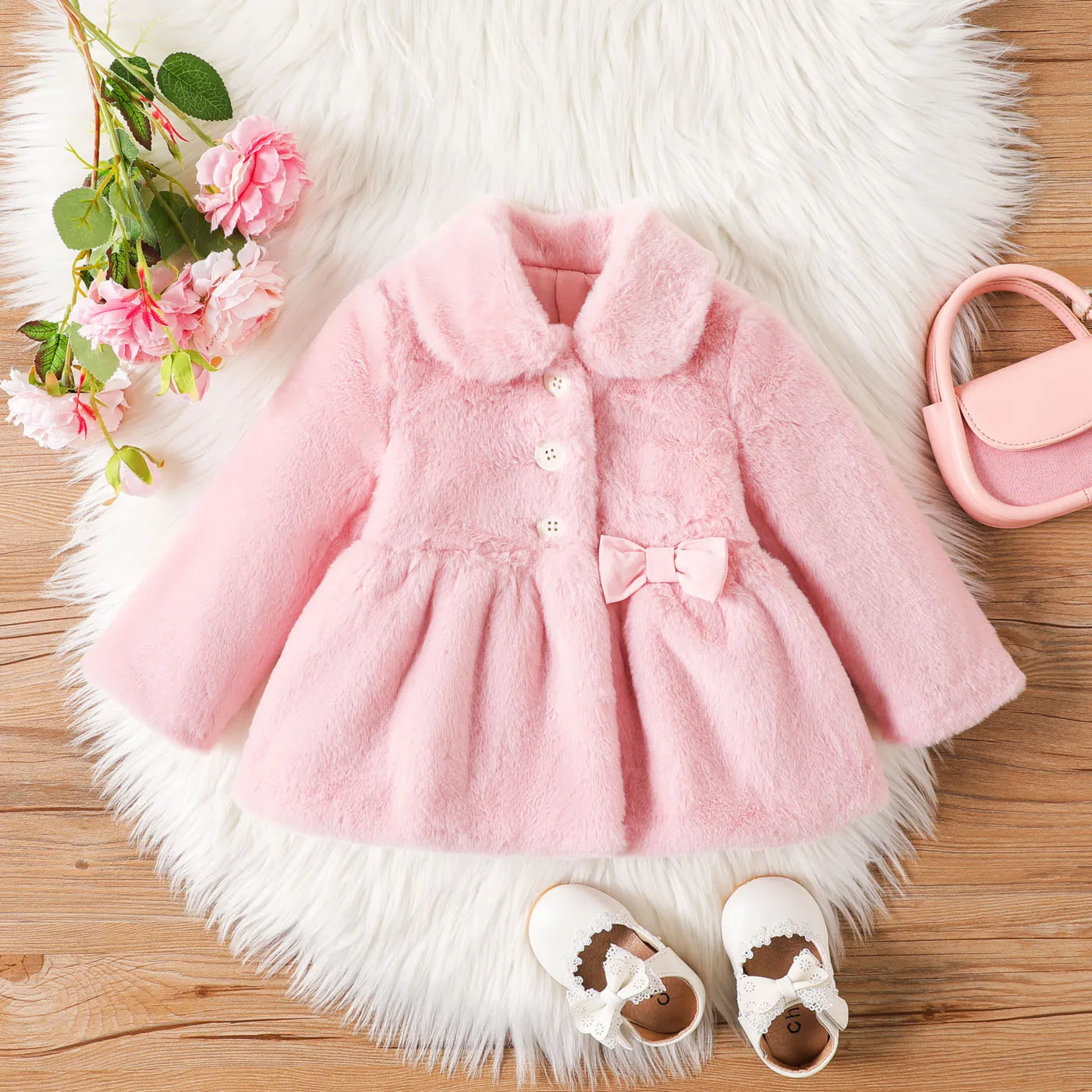 

Детская однотонная куртка с длинным рукавом и отложным воротником