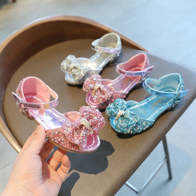 

Модные детские сандалии принцессы с открытым носком, новинка 2022, корейские детские туфли на плоской подошве для девочек с кристаллами для в...