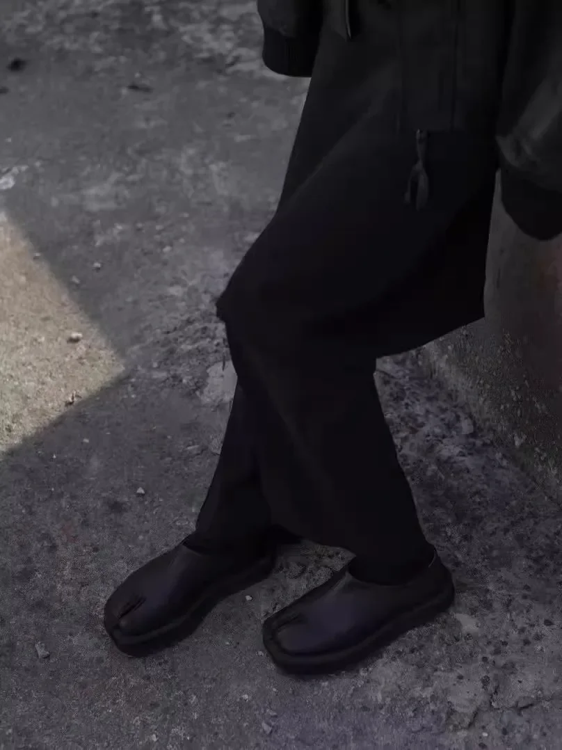 Женская обувь из кожи растительного дубления Tabi с разделенным носком удобные