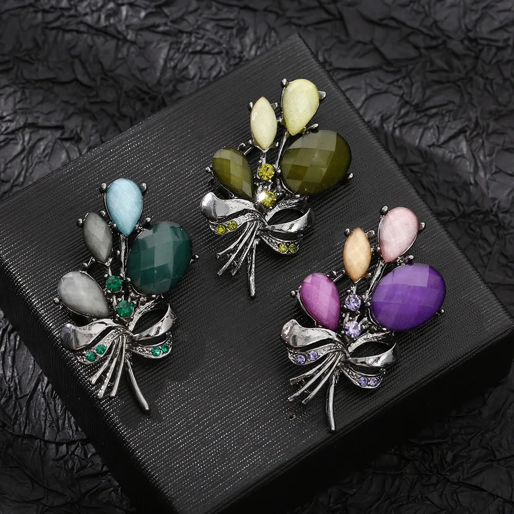 

Women Elegant Temperament Flower Brooch Lady Fashion High-end Rhinestone Corsage Resin Stone Pin Buckle Clothing Accessories