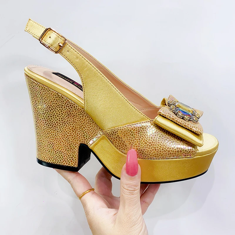 Модные женские сандалии на массивной высокой платформе с бантом и цветочным