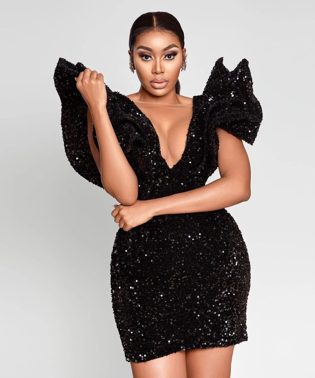 

2022 Trendy Short SequinsProm Dresses Mini Length Puffy Shoulder Ruffles Glitter Plus Size Aso Ebi Cocktail Party Gowns