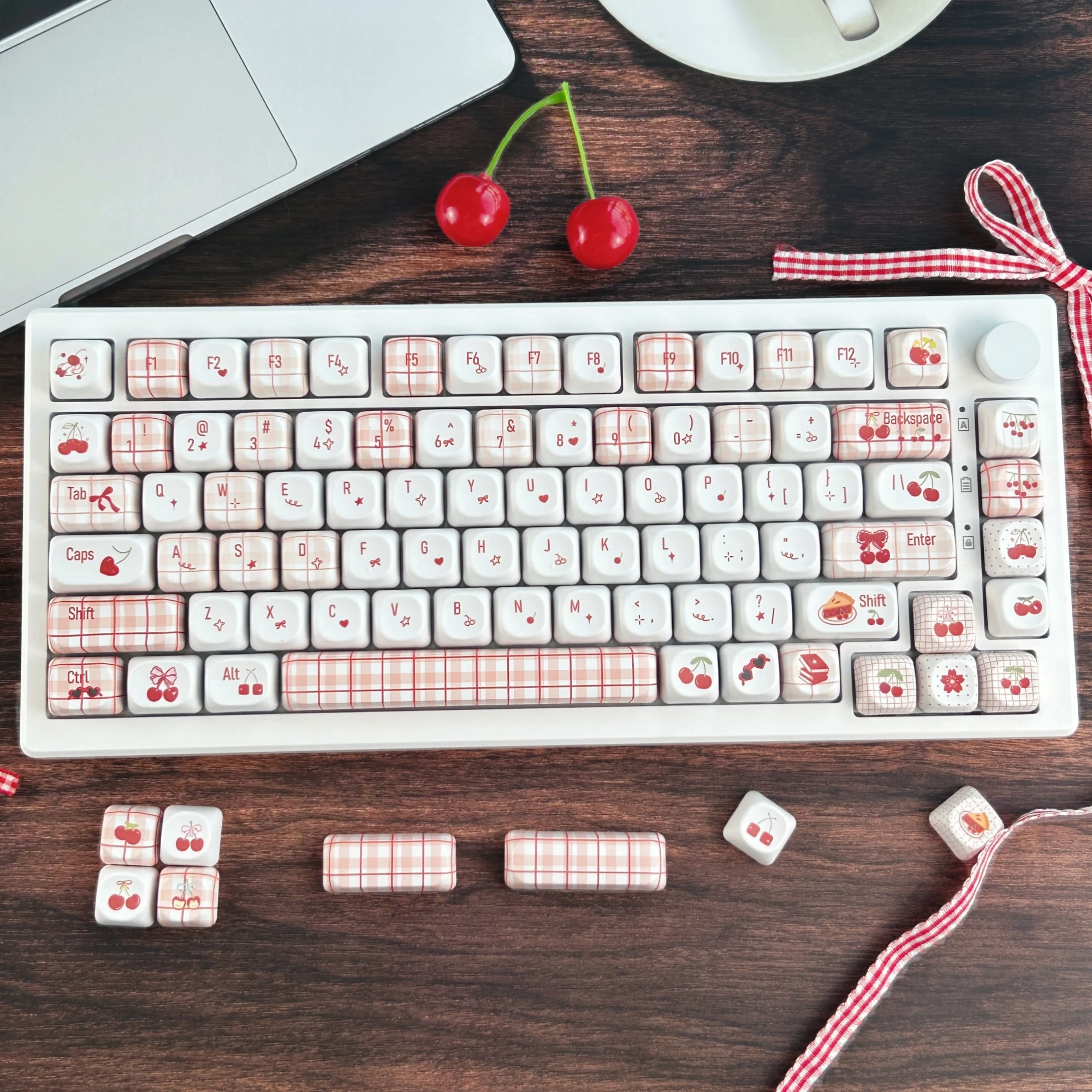 Колпачки для клавиш MAIMOOO Little Cherry Plaid, профиль MOA, PBT, корейскиерусскиетайские, красно-белые, милые, для механической клавиатуры (art.: 3920da37aef64) - 3920da37aef64