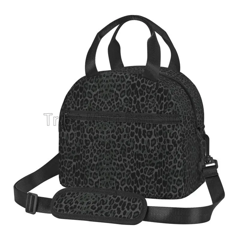 Черная сумка для обеда с леопардовым принтом изолированная многоразовая