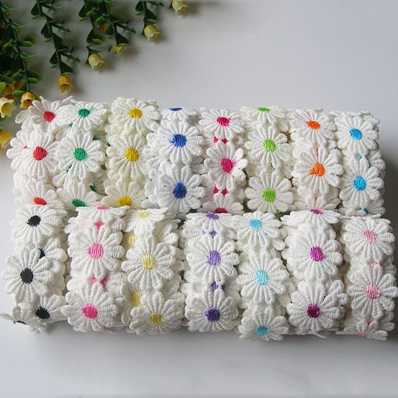 15/30yards 2.5CM White Embroidered Daisy Lace Fabric 3D Flowers Ribbon Sewing Trimming Decor For Dress Collar Hats Headwear |