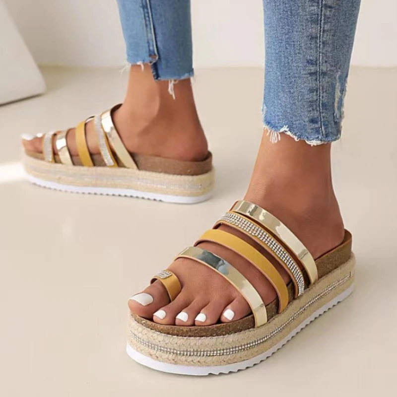 

2023 New Summer Thick Bottom Personality Slippers Women Fashion Casual Women's Shoes Outdoor Trendy Beach Slippers Women