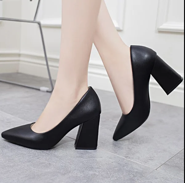 

Женские классические туфли-лодочки на высоком каблуке, с острым носком
