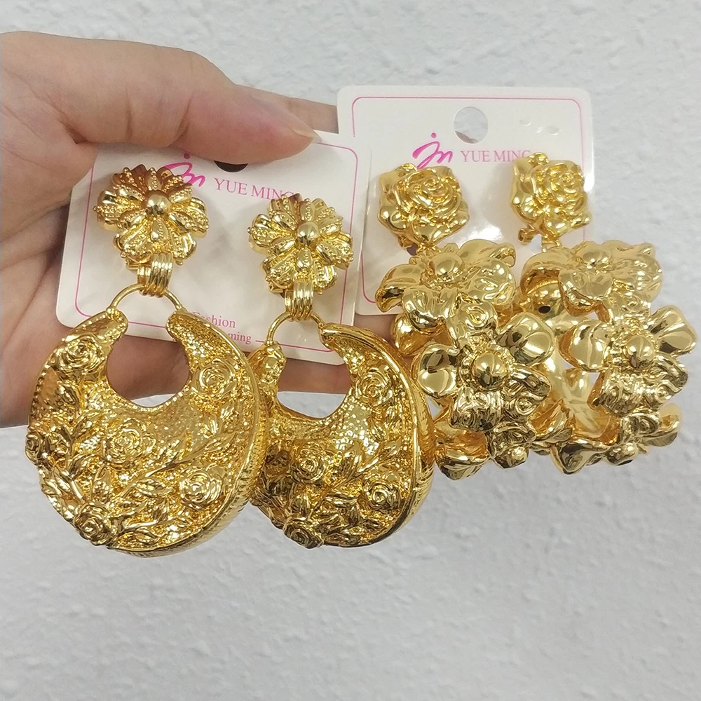 

2 Pairs Clip Earrings Women Geometric Copper Alloy African Dubai Golden Earrings Exquisite For Women Lady Daily Wear Earring