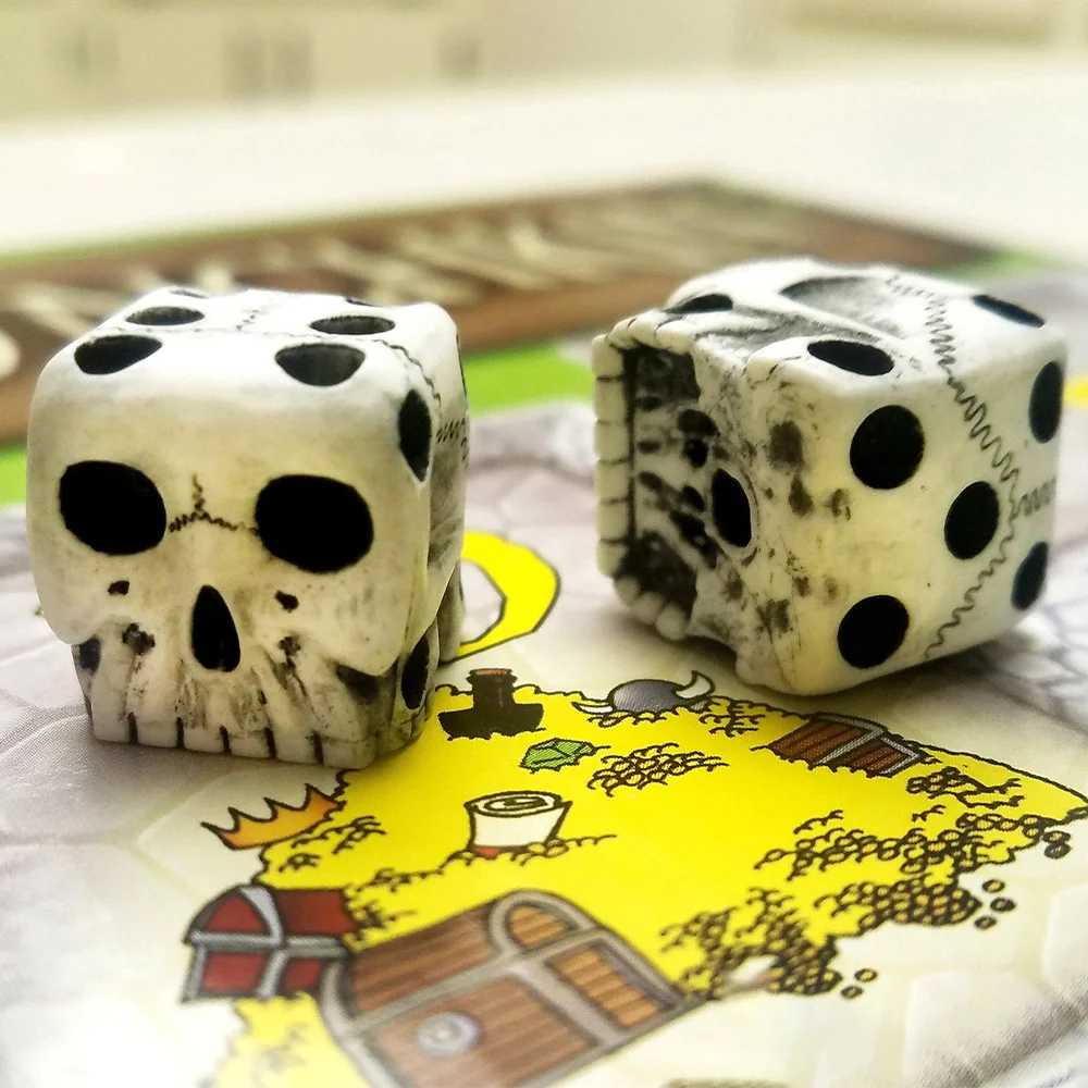 

1Pcs Skeleton Dice Scary Novelty Bone Dice Six Sided Skeleton Club Pub Party Game Resin Dice Kids Adults Toy Board Game