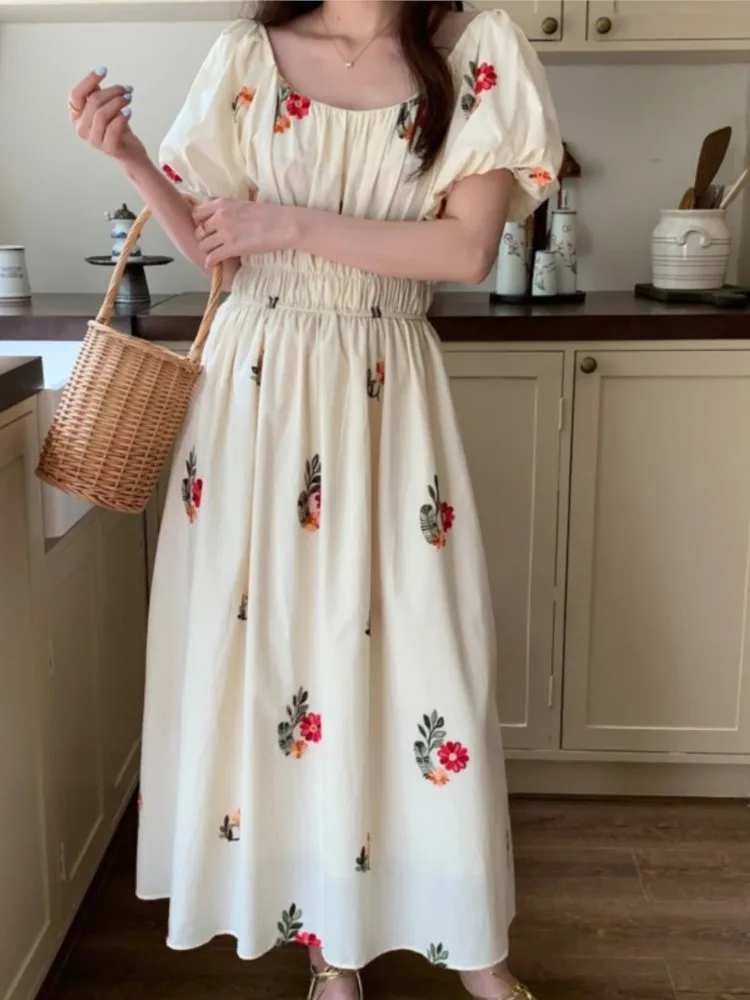 

Женское плиссированное платье с цветочной вышивкой, повседневное облегающее праздничное платье во французском стиле с коротким рукавом и поясом на лето, 2023