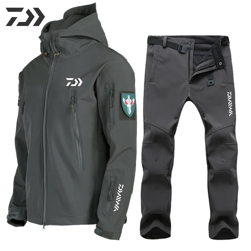 

New Daiwa Fishing Clothing Set Waterproof Fleece Warm Man Outdoor Fishing Jacket And Pants Soft Shell Clothes Fishing Wear
