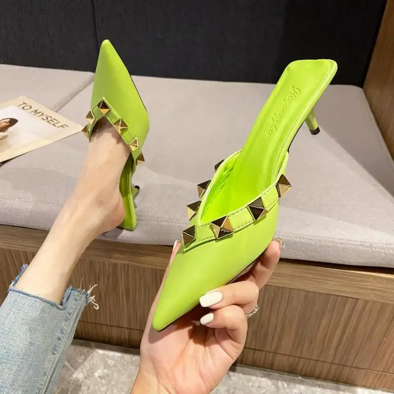 

2022 Pointed Toe Shallow Mouth 4cm Medium Heel Stiletto Rivet Sandals Hot Sale Women's Low Heel Slippers 1