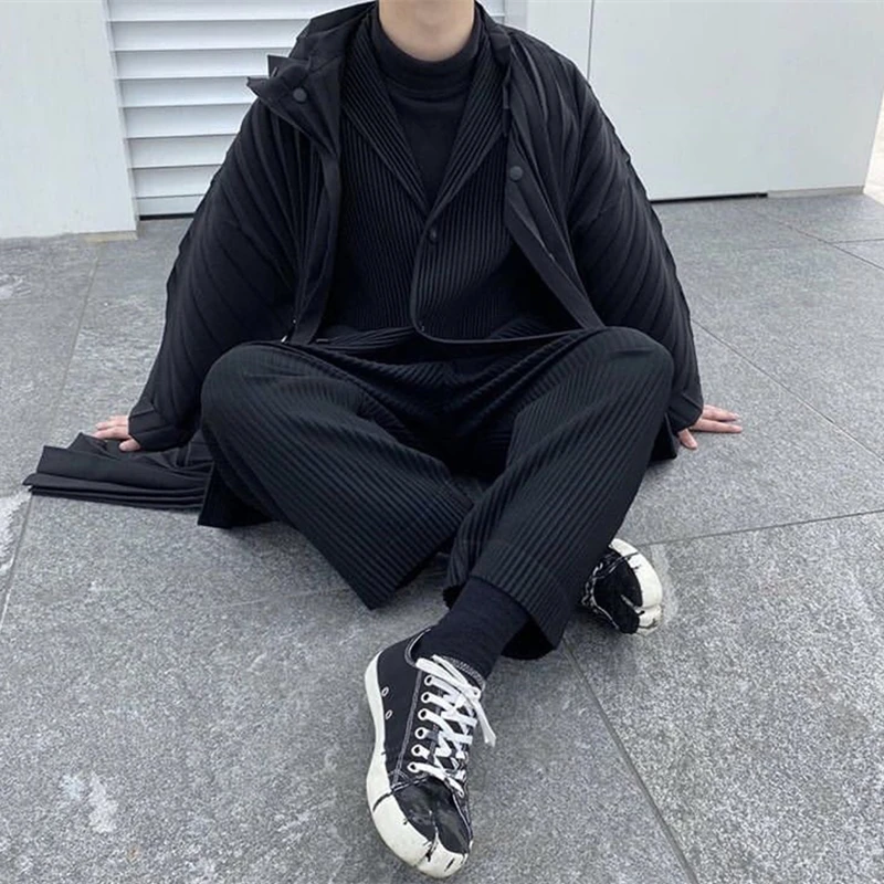 Рисунок 6 - Мужской плиссированный костюм Issey Miyake JD202