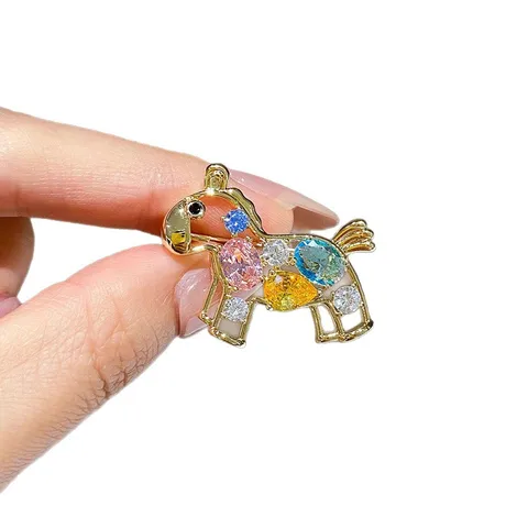 Металлическая брошь с животными