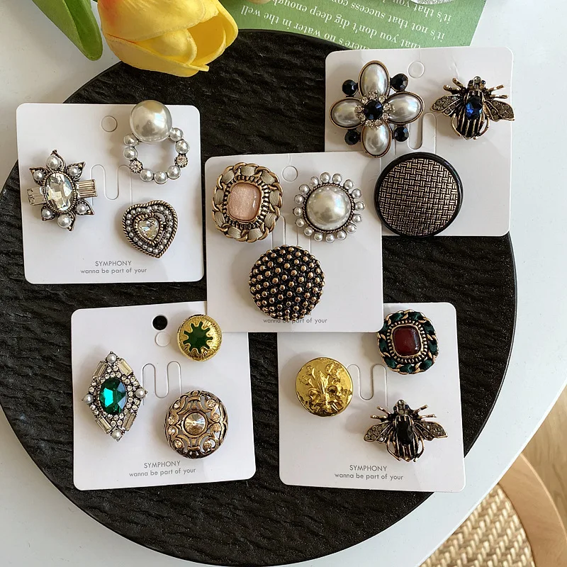 

Vintage Palace Crown Cross Pearl Crystal Brooch Lapel Pins For Women Girls Classic Elegant Office Suit Coat Brooches Badges Gift