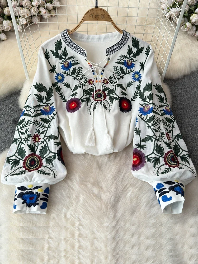 Женская блузка в стиле ретро со шнуровкой и V-образным вырезом