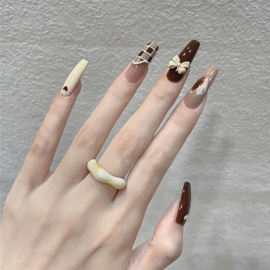 

24 Pieces/box Nail with The Design of White Butterfly Fake Nail In Gag Brides and Girls Wear Manicure Artificial Nail with Glue