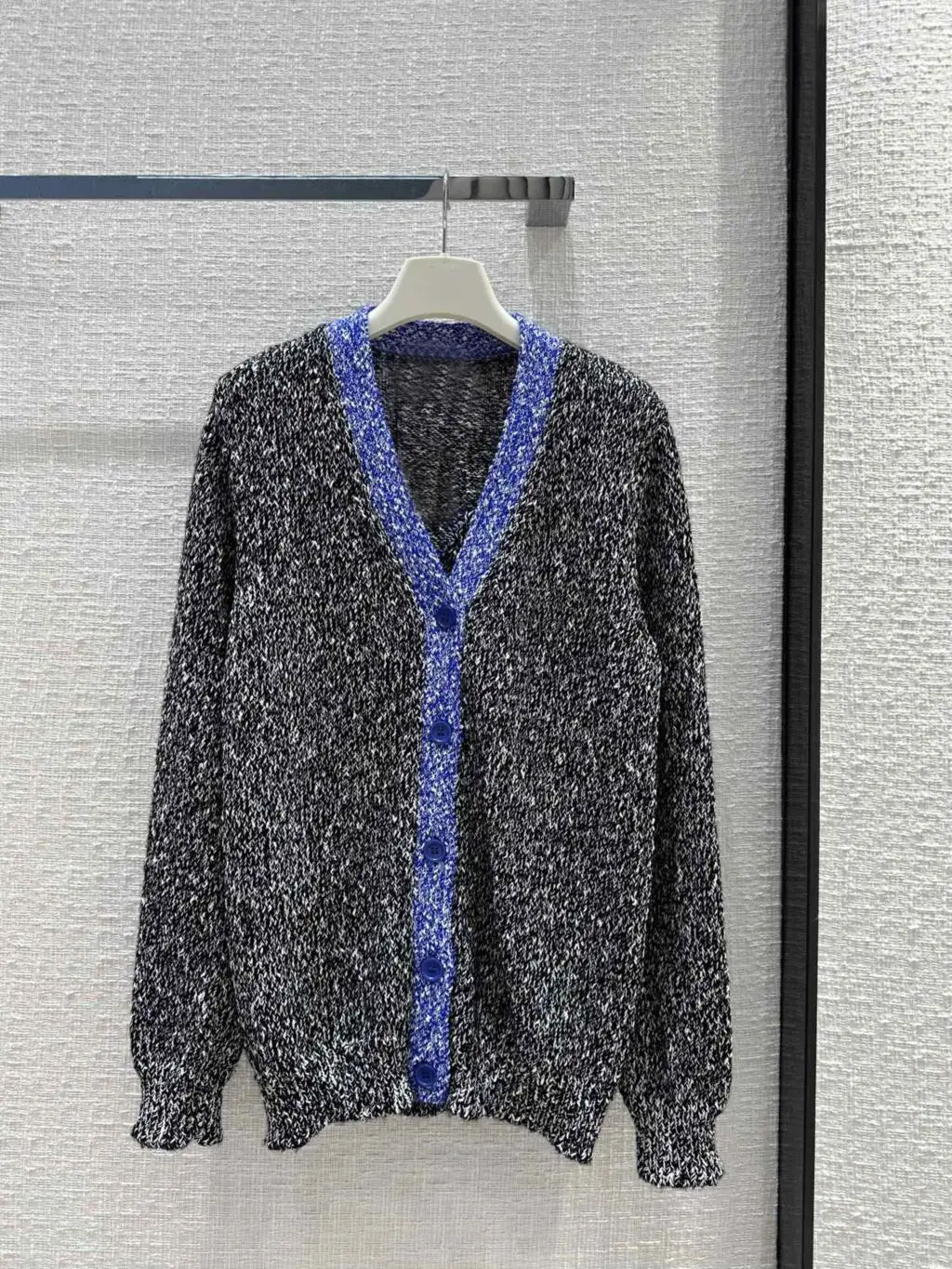 

Трикотажный кардиган с V-образным вырезом, контрастные цвета