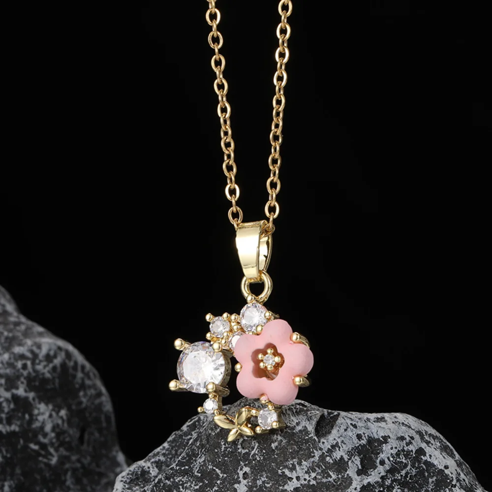 

Netizen New Heart Blossoming Flower wreath with Diamond Titanium Steel Women's Versatile Small Plum Blossom Pendant Necklace