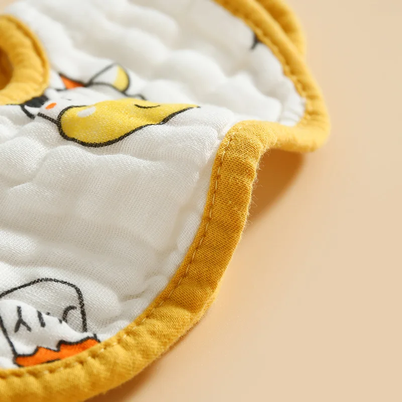 Хлопковое полотенце с принтом детский Слюнявчик лепестками моющийся