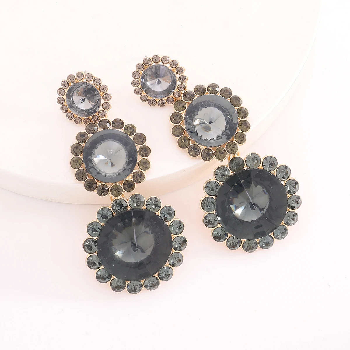 Крупные геометрические висячие серьги Dvacaman Многослойные Круглые разноцветные