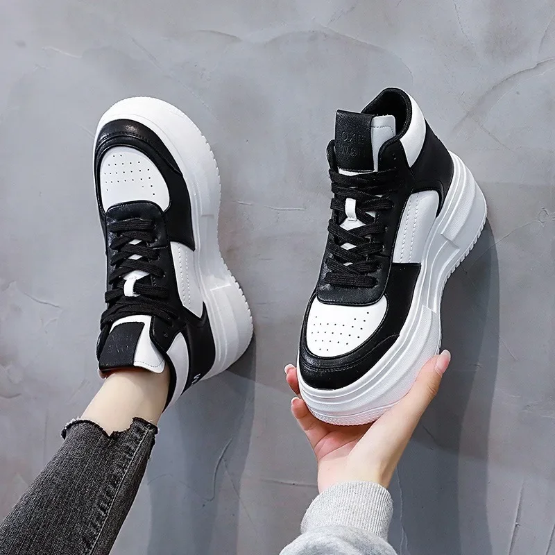 Женские кроссовки из натуральной кожи на танкетке 6 см