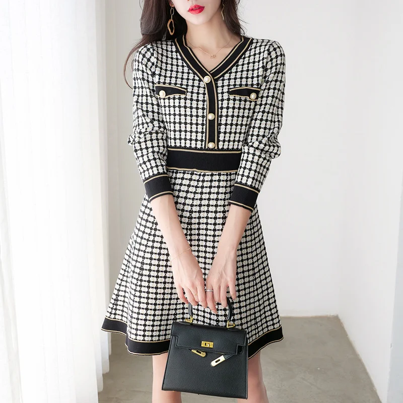 

2022 Autumn Winter Women's Knitted Dresses Temperament V-neck Plaid Dress Lady Korean Fashion Casual Long-sleeved A-line Dress