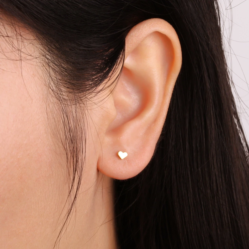 Маленькие серьги-гвоздики в форме сердца, милые классические серьги из нержавеющей стали в форме сердца для женщин, ювелирные изделия