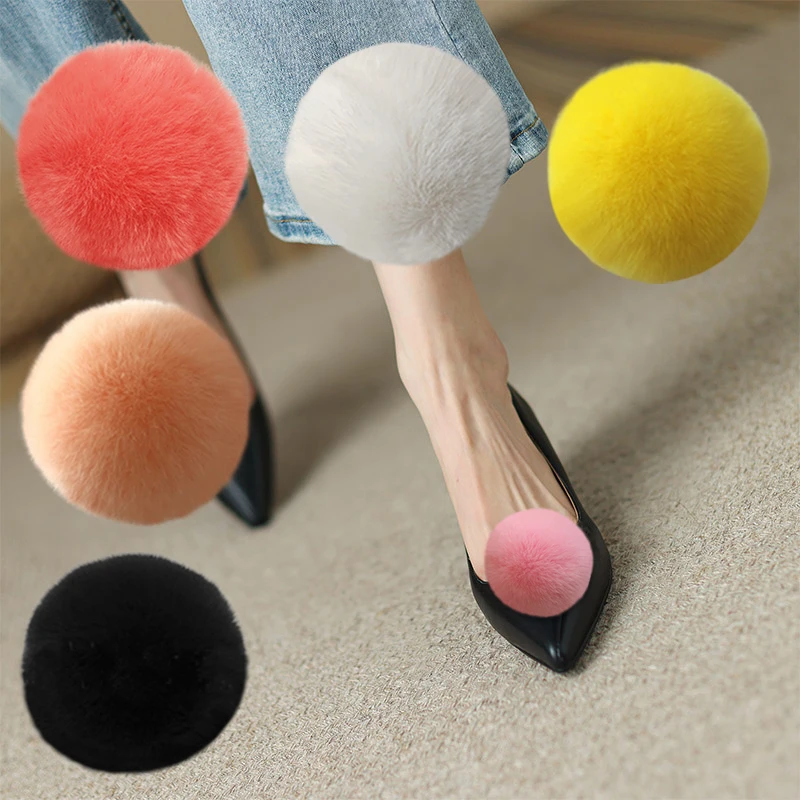 

2 Pcs Rabbit Fur Wedding Shoe Clips Fashion Women Pom Pom Shoe Embellishment Detachable Shoe Accessories DIY Shoe Buckle Decor