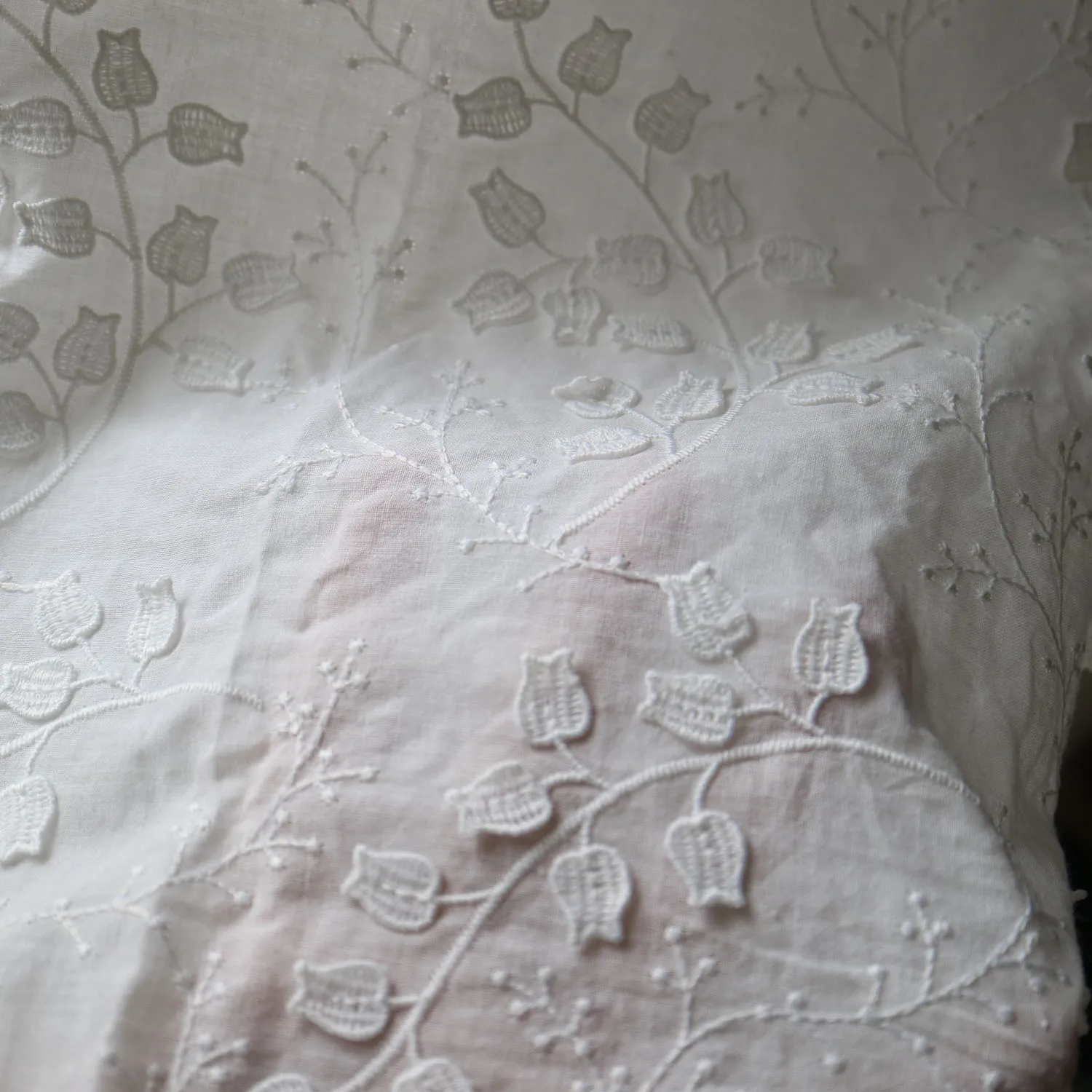 

125cm*1yard Luxury 3D flower Lace Fabric for Wedding Dresses sewing accessories white floral embroidered lace Fabrics