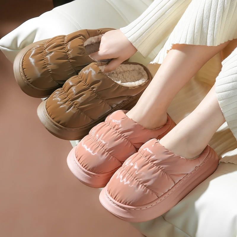 

2022 New Thick Bottom Keep Warm Cotton Padded Shoes Ladies Soft Plush Down Waterproof Slippers Winter Home Slippers Women