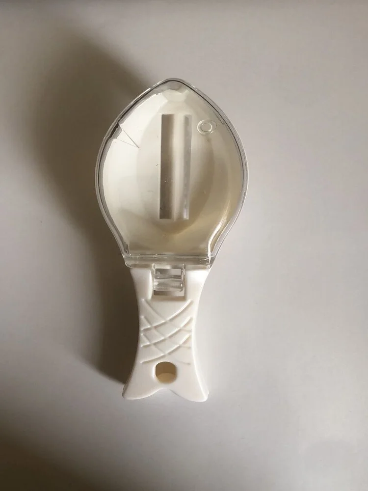 

Ручной скребок для рыбьей чешуи с крышкой