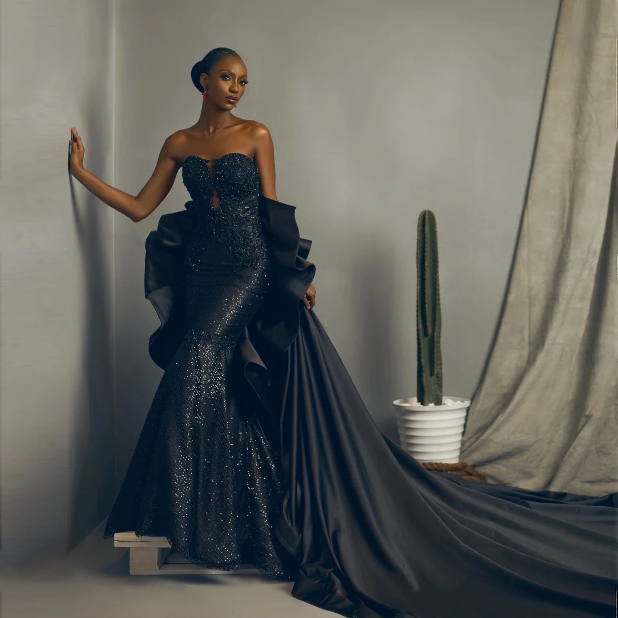 

Amazing Black Mermaid Prom Dresses with Detachable Train Glitter Sequined Lace African Wedding Party Dress Ruffled Formal Gowns