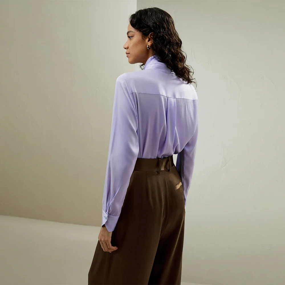 Женская шелковая блузка с воротником-стойкой и манжетами