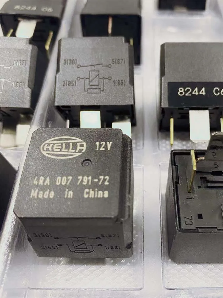 

4RA 007 791-72 12V Relay 12VDC 4Pins