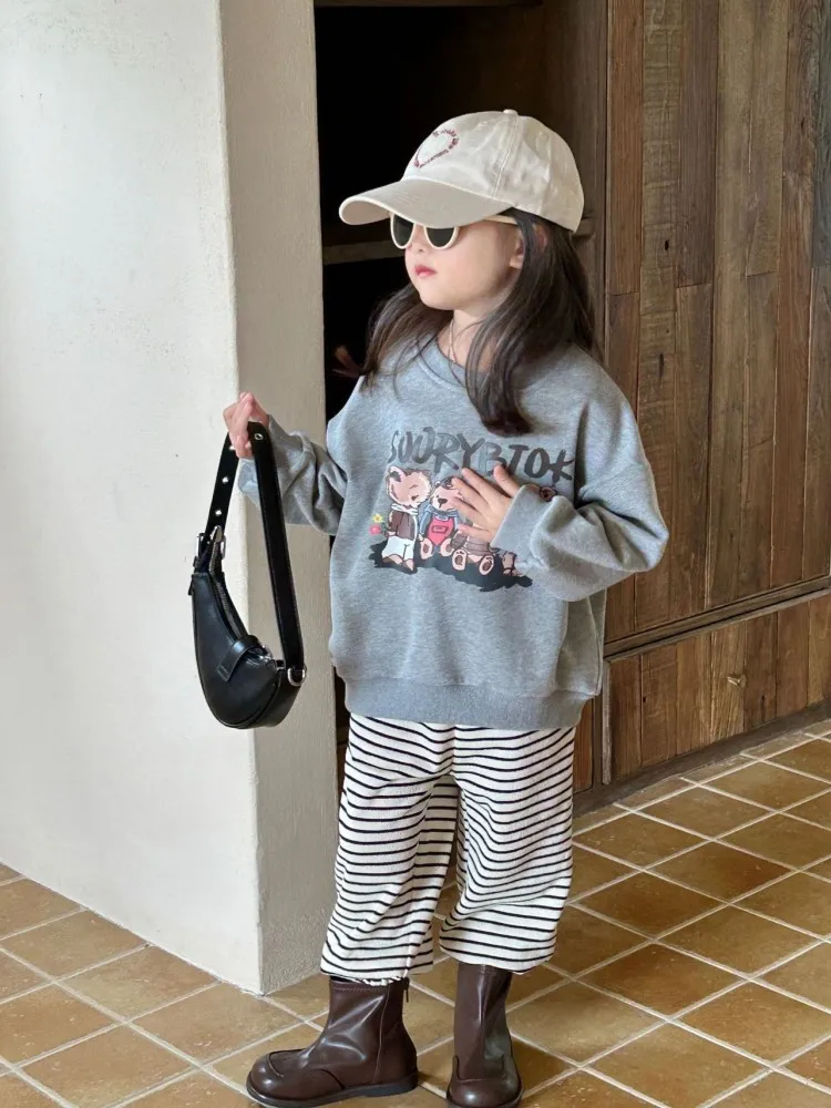 

2023 Autumn New Korean Children's Wear Children's Cartoon Printed Sweater+Striped Pants Kindergarten Set