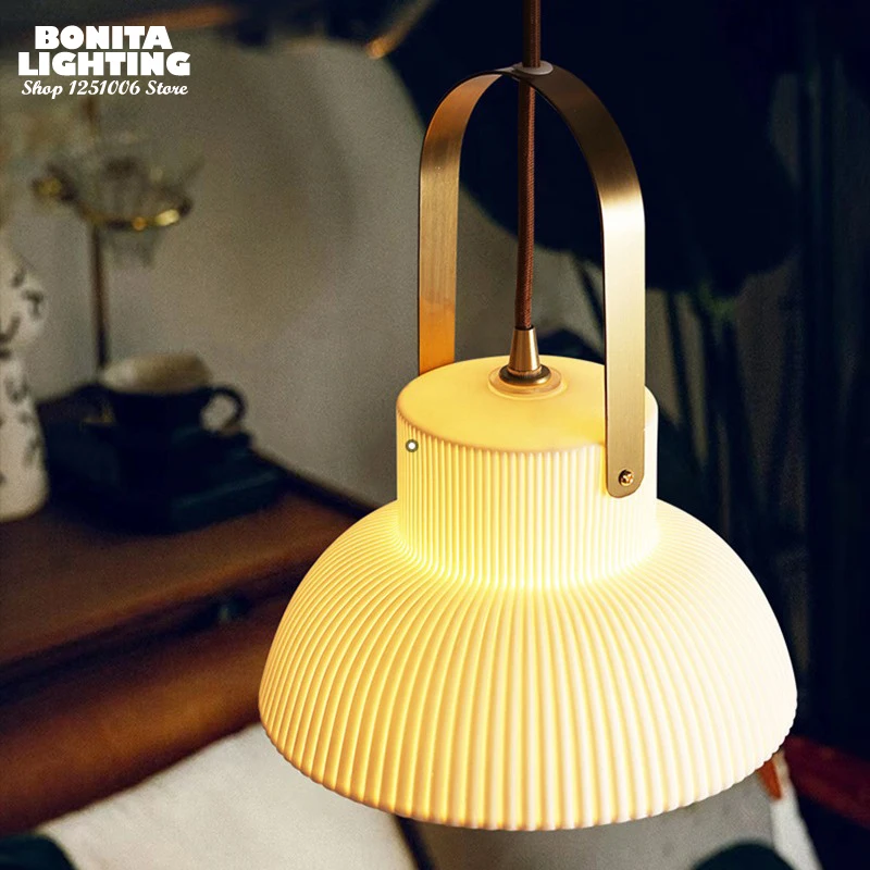 Скандинавская атмосферная осветительная арматура белая керамическая полосатая