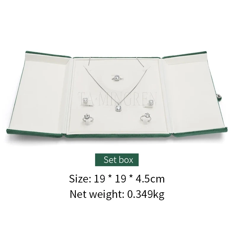 

Бархатная шкатулка для украшений