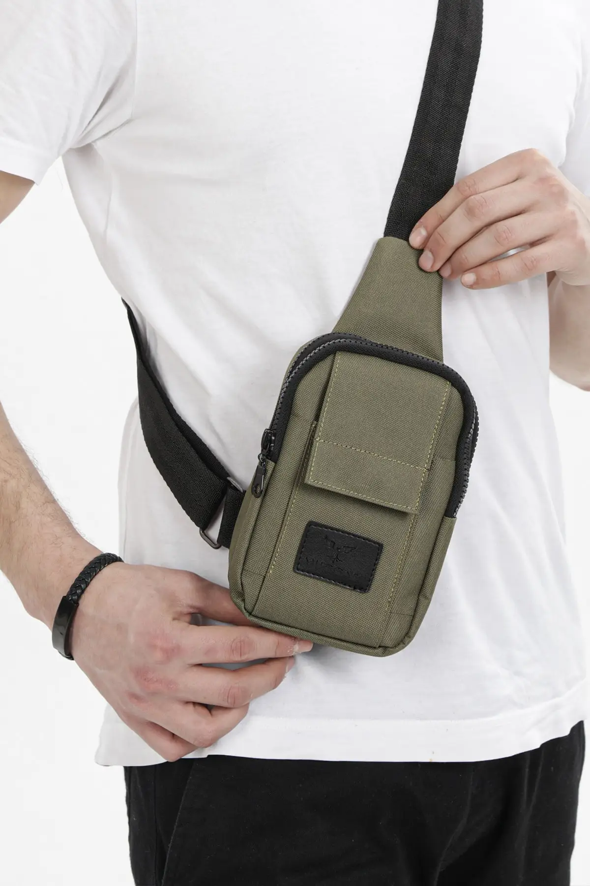 

Водонепроницаемая сумка на плечо из капризной кожи