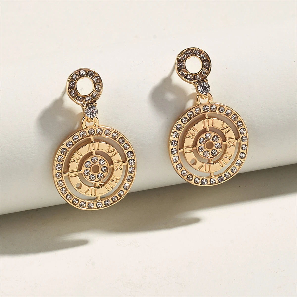 Женские классические серьги-гвоздики с римскими цифрами повседневные