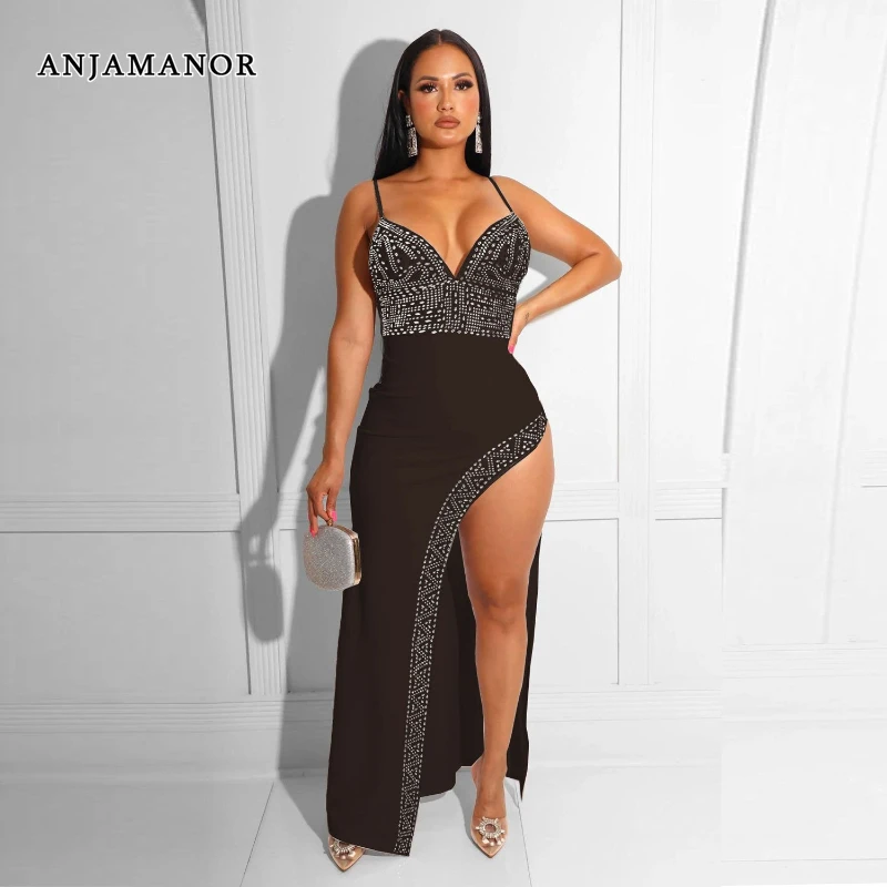 

Женское вечернее платье с глубоким V-образным вырезом и открытой спиной