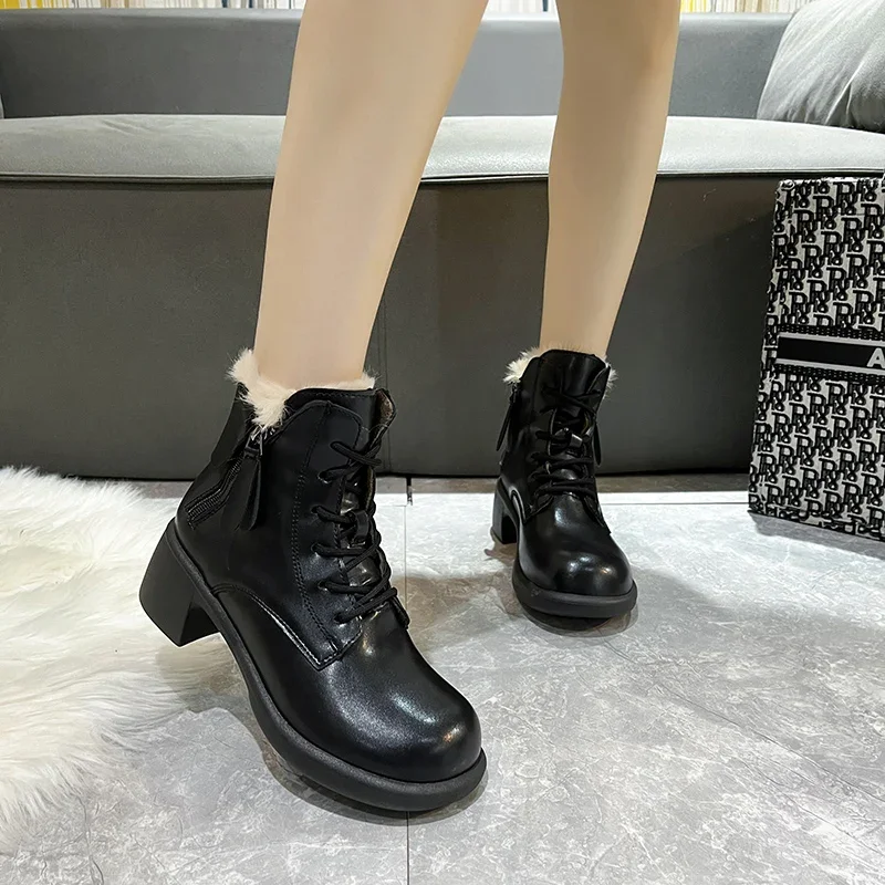 

Женские ботинки челси на среднем каблуке, с мехом и молнией на щиколотке, зимние модные дизайнерские Роскошные мотоциклетные ботинки-гладиаторы, 2024