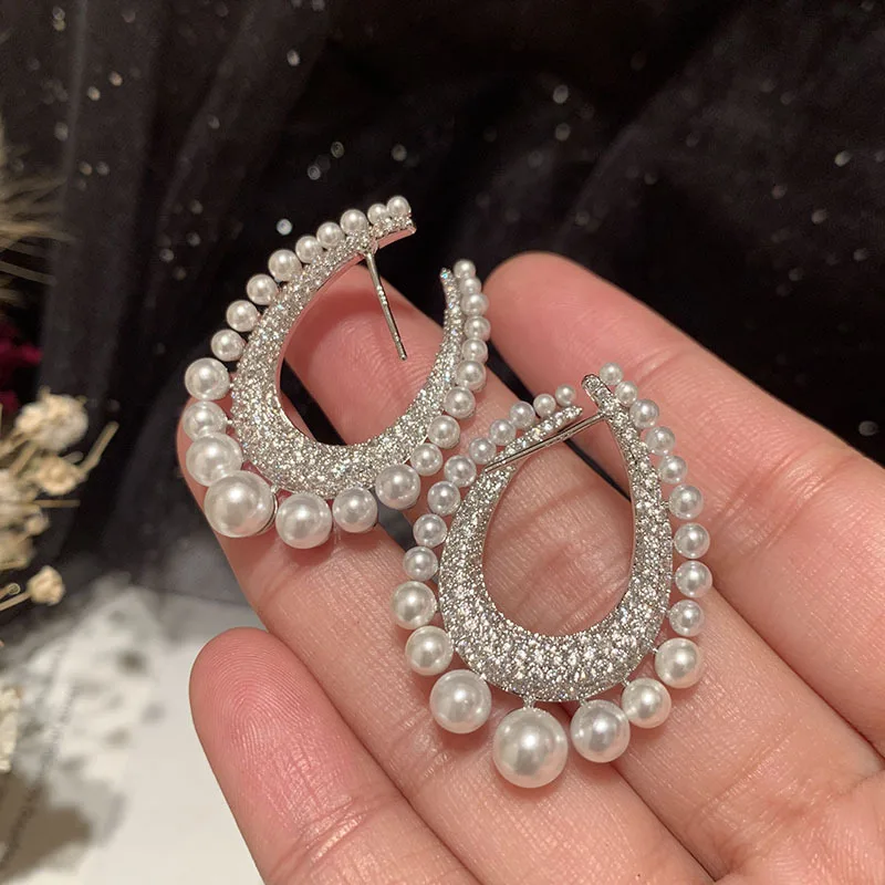 

Three-dimensional pearl earrings U-shaped simple personality exaggerated face small S925 silver needle micro-set wave earrings