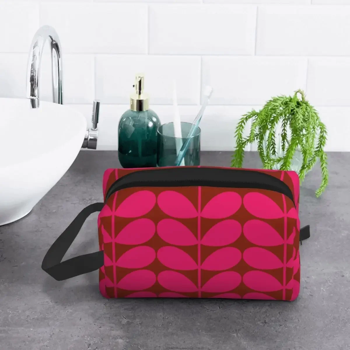 Оригинальная розовая косметичка с твердым стержнем для женщин дорожный