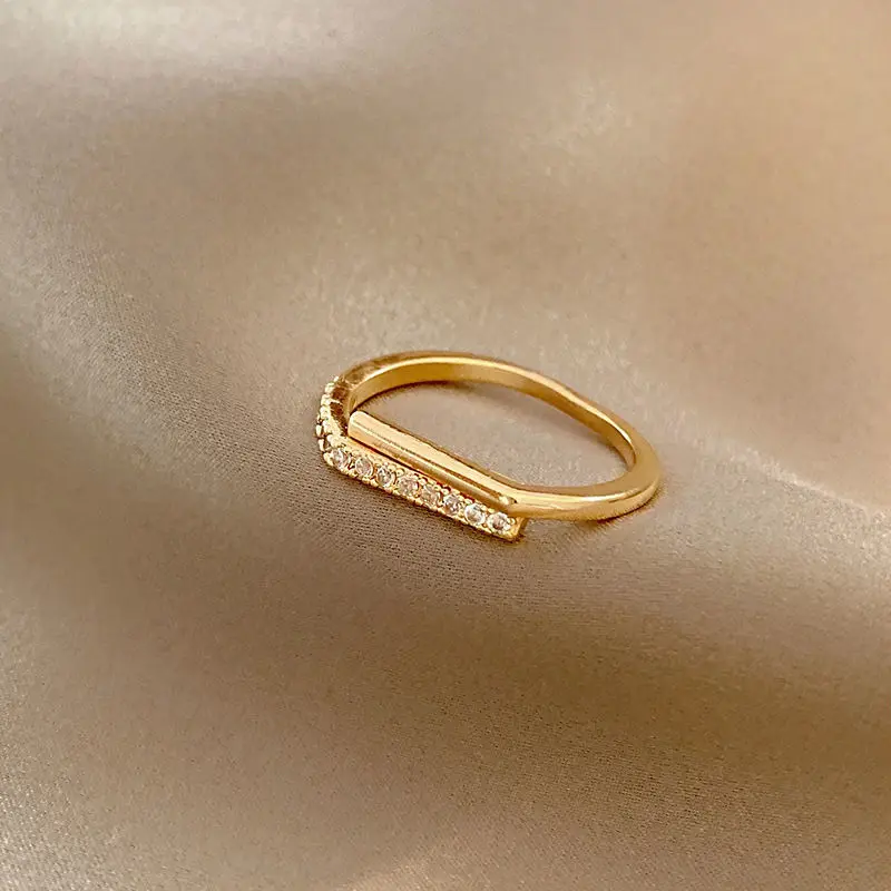 

Европейское и американское Двухслойное простое микро-инкрустированное циркониевое кольцо, женское геометрическое дизайнерское очаровате...