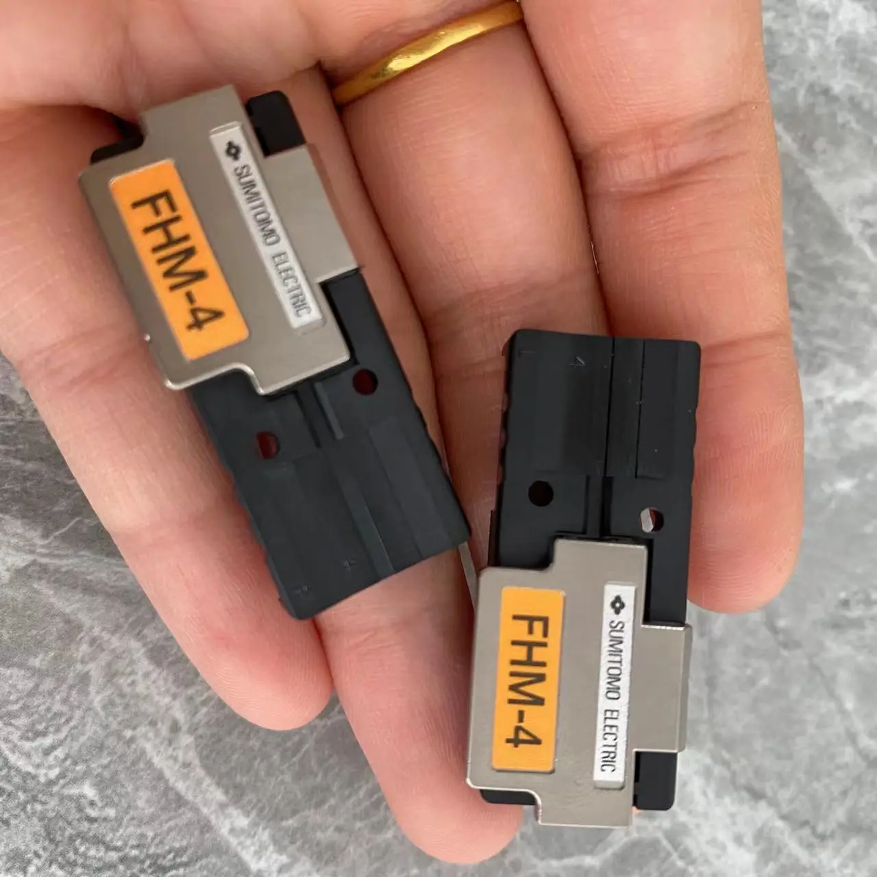 Original Sumitomo FHM-4 Optical Fiber Fusion Splicer Bracket FTTH Fusion Splicer Ribbon Clamp 4-core Optical Fiber Clamp