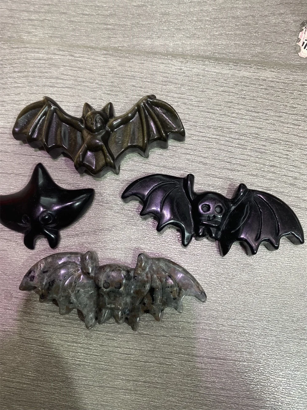 

1pcs Lovely Natural Crystal Hand-Carved Gold Silver Obsidian ，Flame's Stone Bats Healing Reiki Energy Stone Natural Quartz Cryst