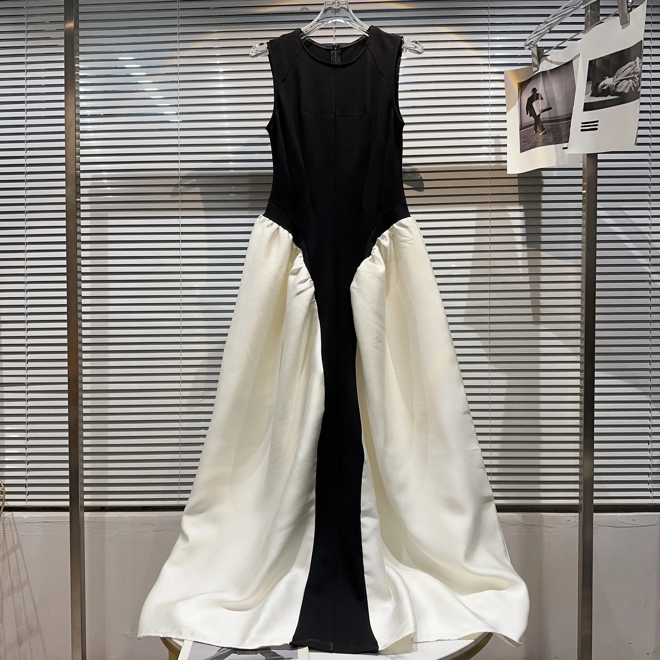 

SuperAen 2023 летнее Новое нишевое черно-белое контрастное дизайнерское длинное платье на бретелях