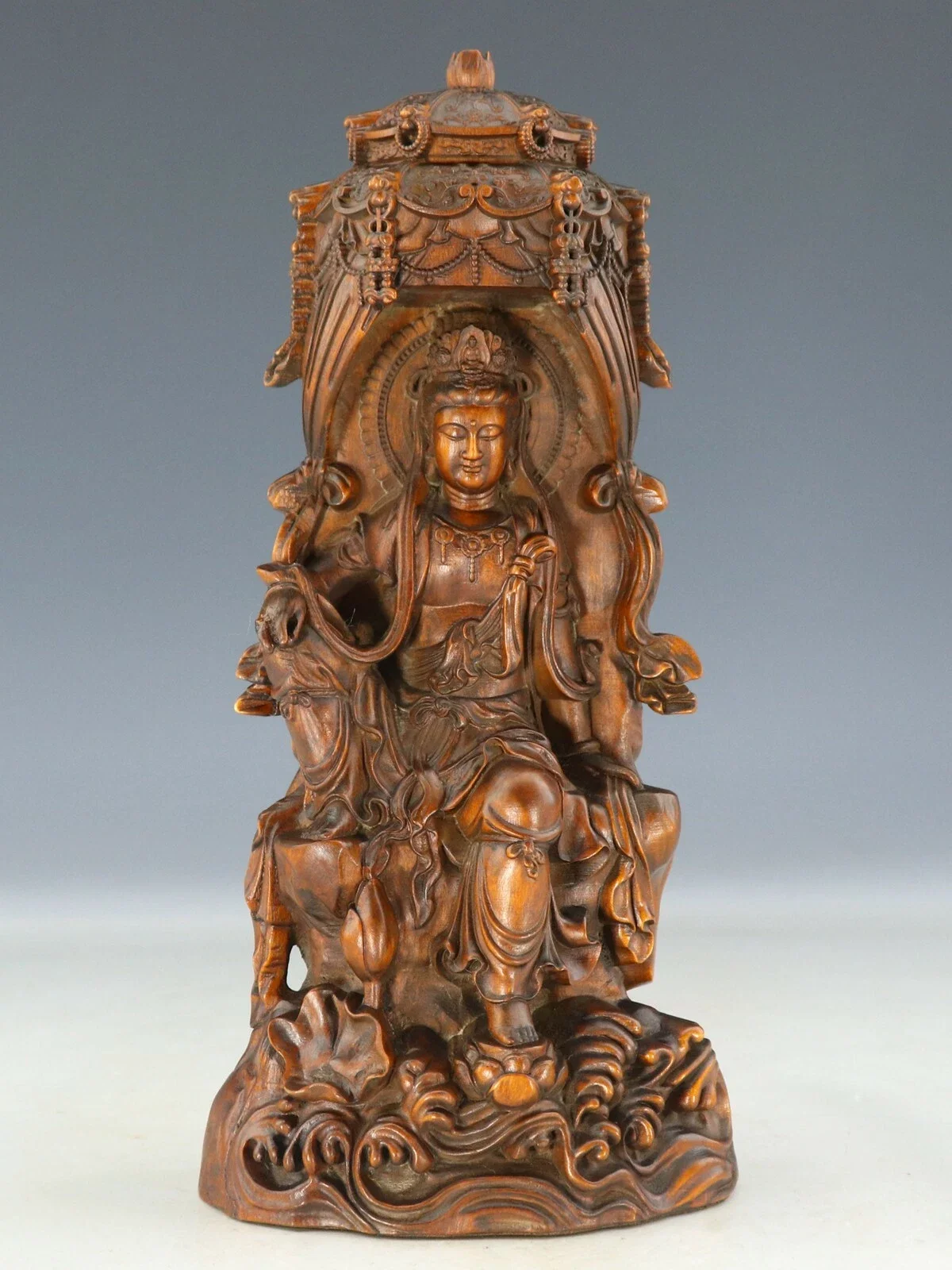 

Статуя Гуаньинь из самшита