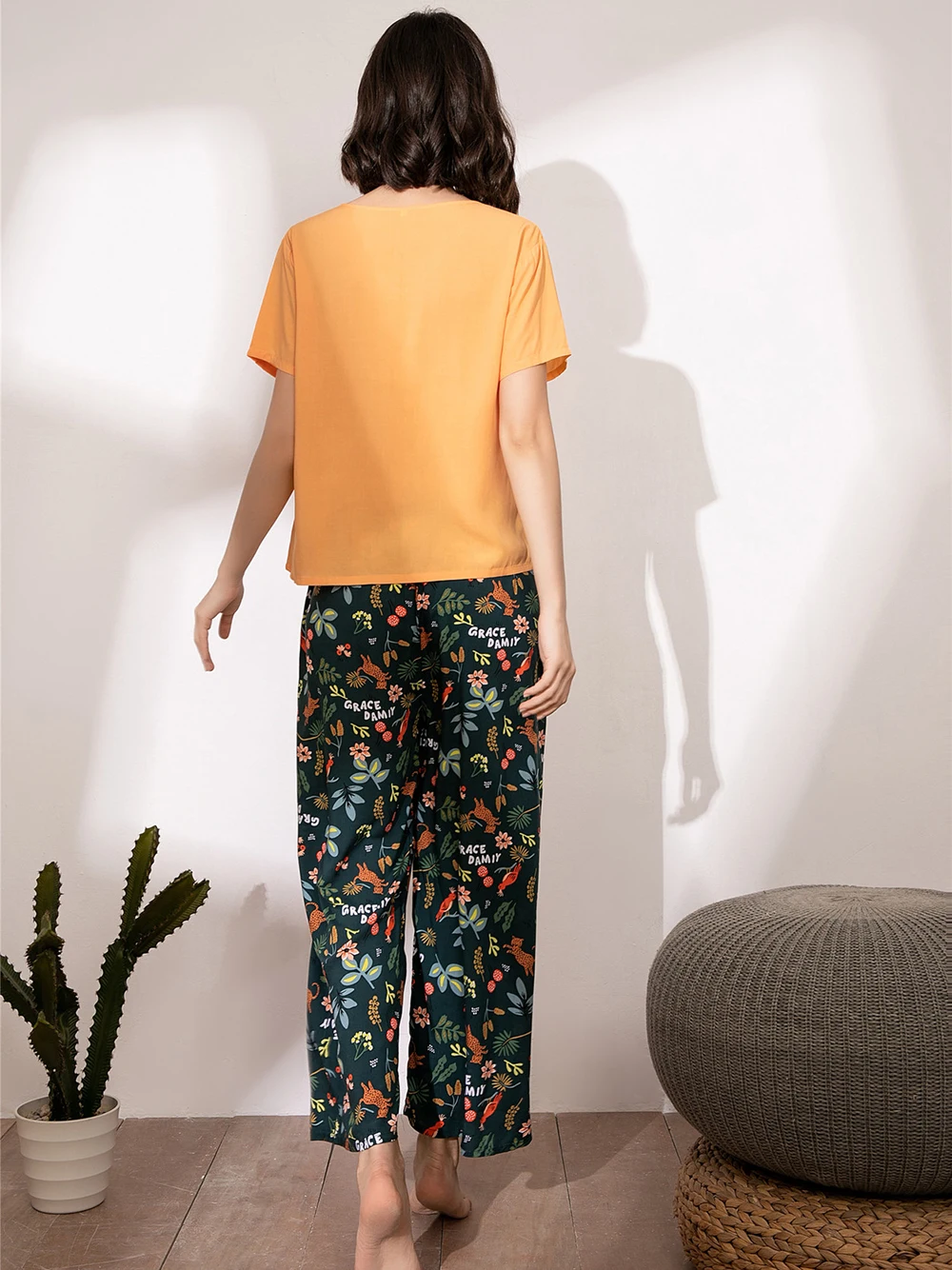 Women Pajama Set Short Sleeve Top with Pants Beautiful Pattern Sleepwear & Loungewear Homewear Clothes Jumpsuit  Nightwear